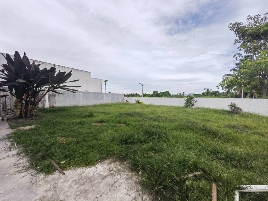 Panorama lapangan perdana corner semid for gated and guarded facilities basic condition with basement - Image 1