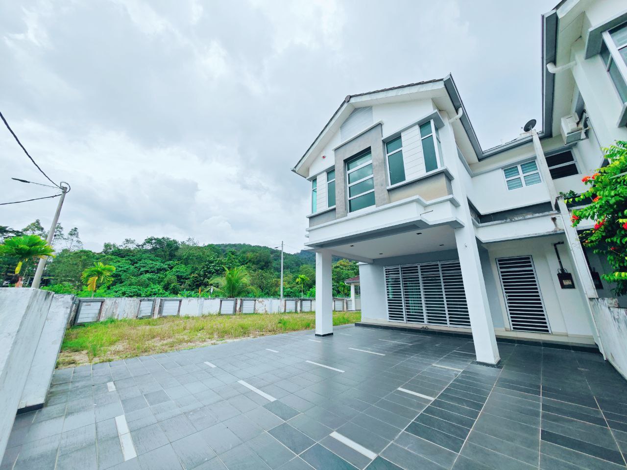 Meru Desa Park @ The Sierra Double Storey Terrace Super Link Corner Lot - Image 1