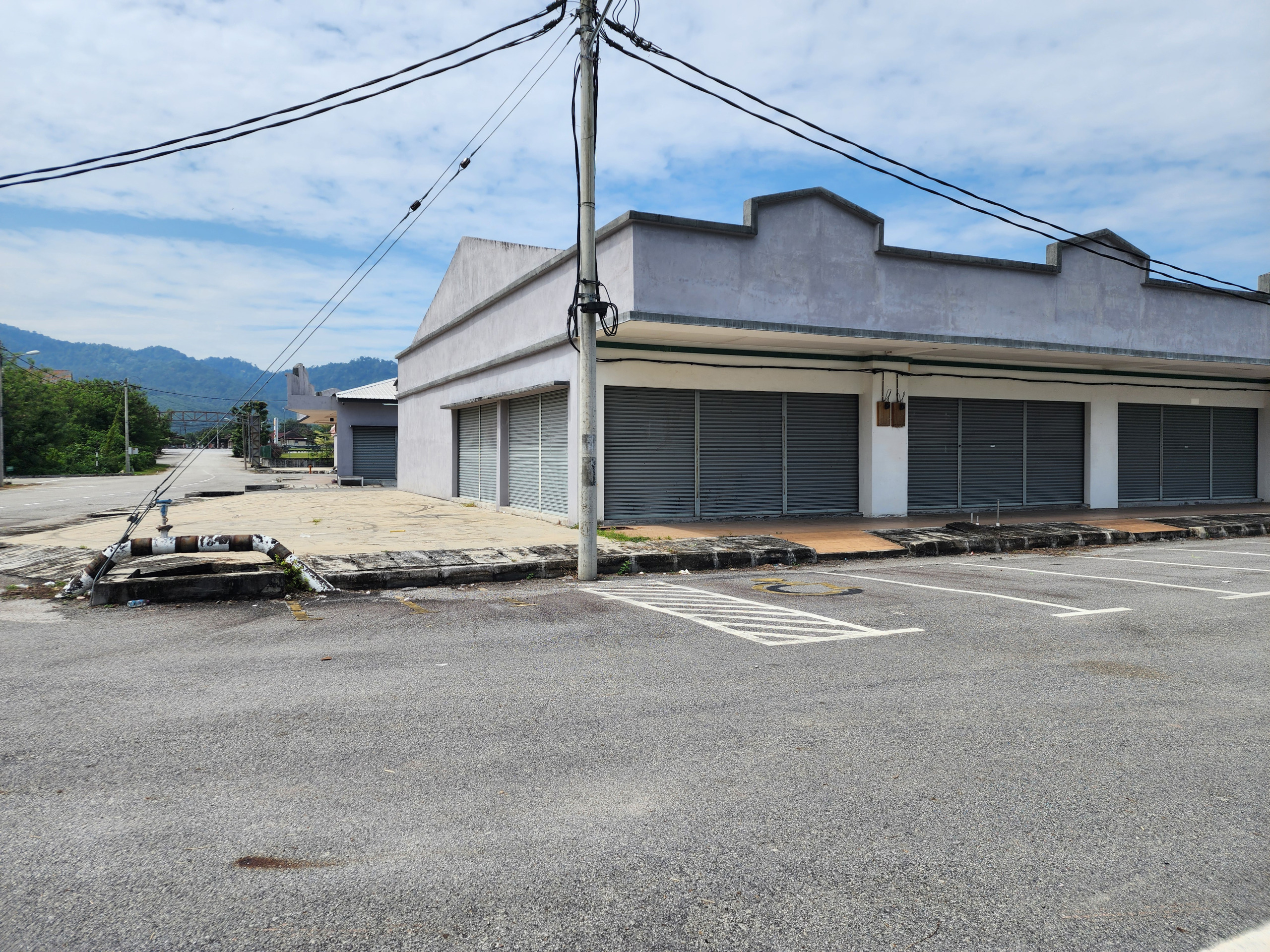 Sungai Siput Single Storey Corner Shoplot - Image 1