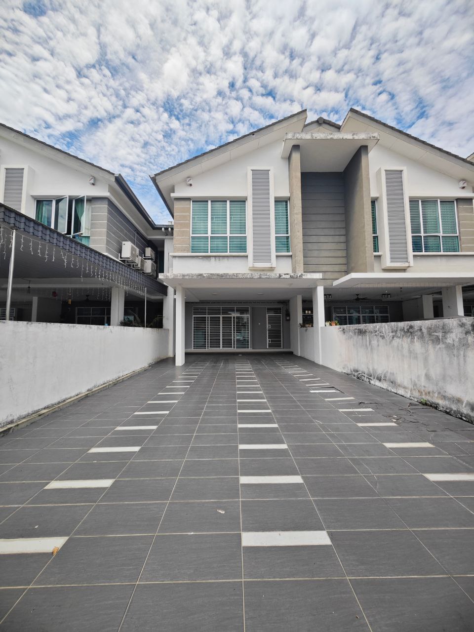 Meru Desa Park @ The Sierra Double Storey Superlink Terrace House - Image 1