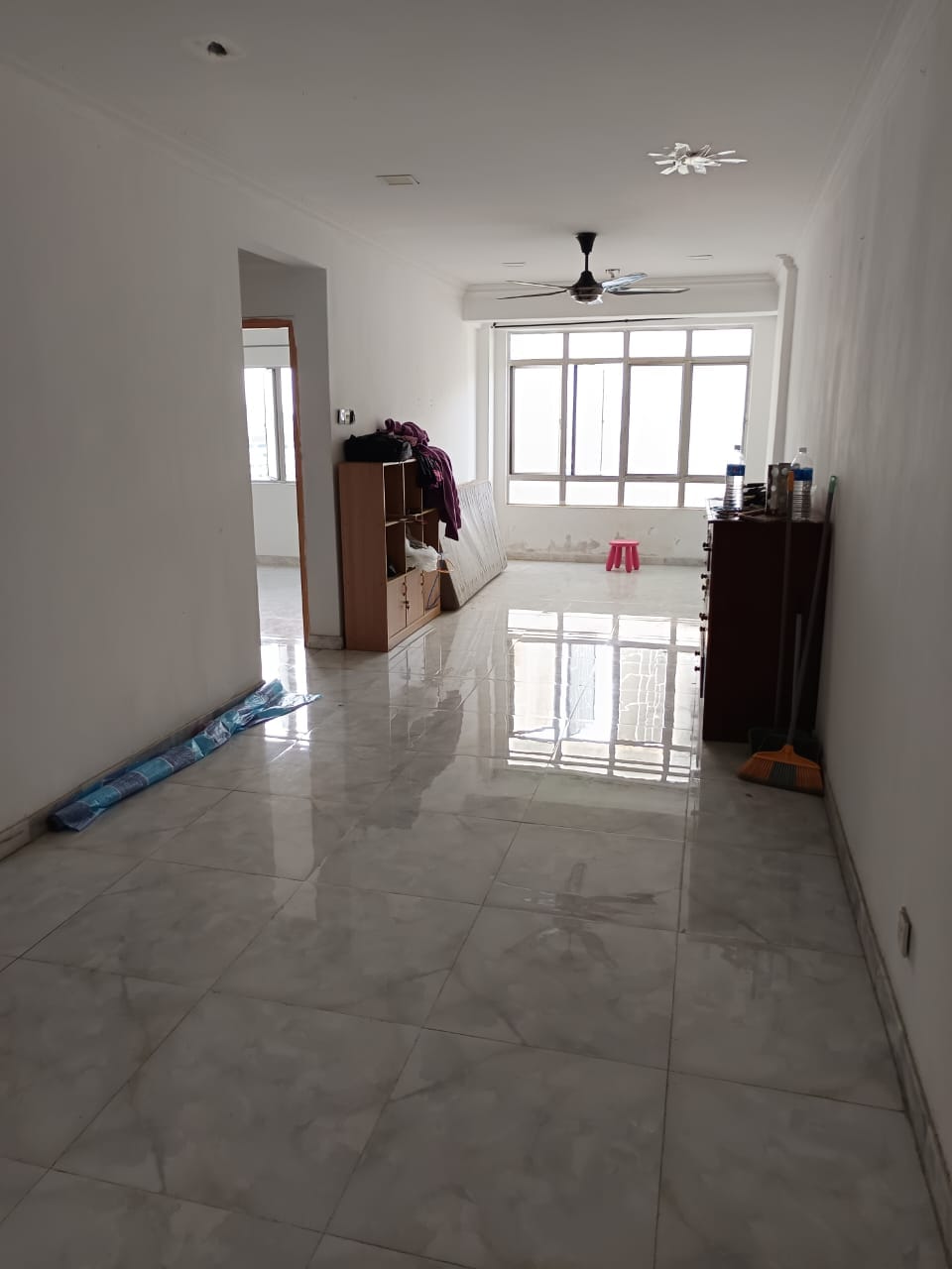 Suria Kip condominium Mid Floor Freehold Full Loan High ROI Corner 976 - Image 1